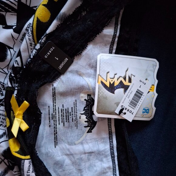 NEW Torrid Batman comic and logo-sz 1 - Picture 2 of 4